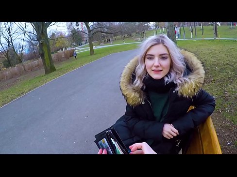 ❤️ Sluk 'n vreemdeling se warm kom vir geld - blowjob in the park deur Eva Elfie ❌ Seks by ons ﹏